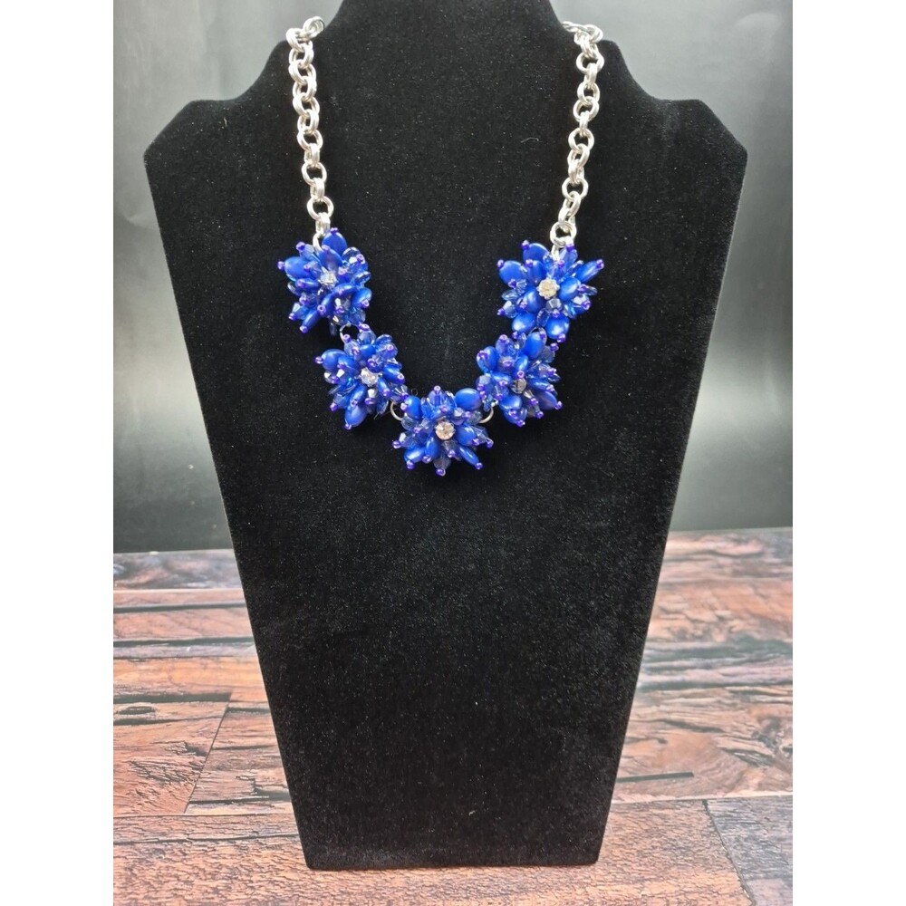 Vtg Lucite Flower Cluster Necklace Blue Crystal‎ Silver Tone 17–19" Cottagecore - Picture 10 of 14